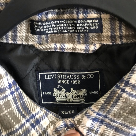 LEVIS quilted flannel plaid Shacket size XL in men but for anyone - Picture 4 of 8